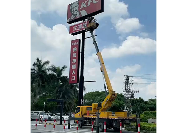 直臂車高空作業案例